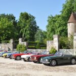 Rencontre de la Fédération française des véhicules d'époque dans des monuments historiques